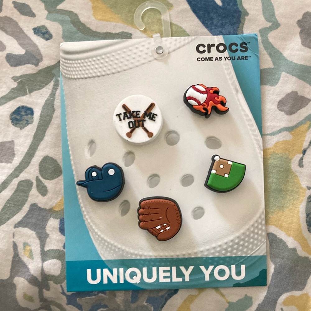 Croc tags/buttons